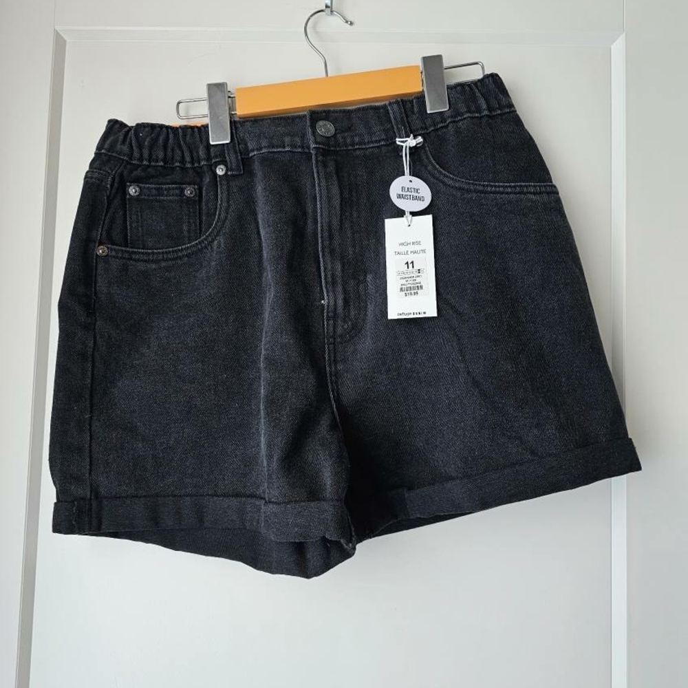 Just In Time For SUMMER Women's Black Denim Shorts WILL BUNDLE WITH OTHER PAIRS - Picture 1 of 2